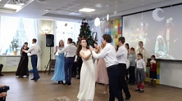 Праздник к нам приходит
